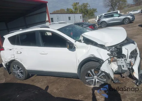 2016 Toyota Rav4 Le z USA, uszkodzony, nr VIN JTMBFREV9GJ095047